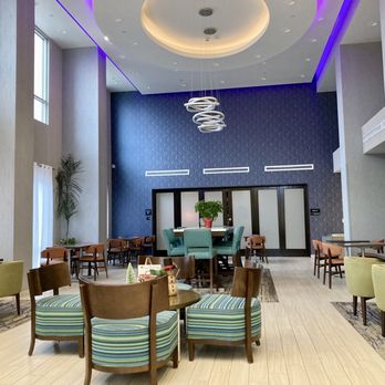 Hampton Inn & Suites Gilroy - Lounge Area - Hotels Near Me - Gilroy, California Hampton Inn & Suites Gilroy - Lounge Area - Hotels Near Me - Gilroy, California