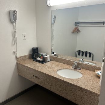 Rodeway Inn - Simple bathroom - Hotels Near Me - Alameda, California Rodeway Inn - Simple bathroom - Hotels Near Me - Alameda, California
