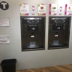 YoYo's Yogurt Cafe
