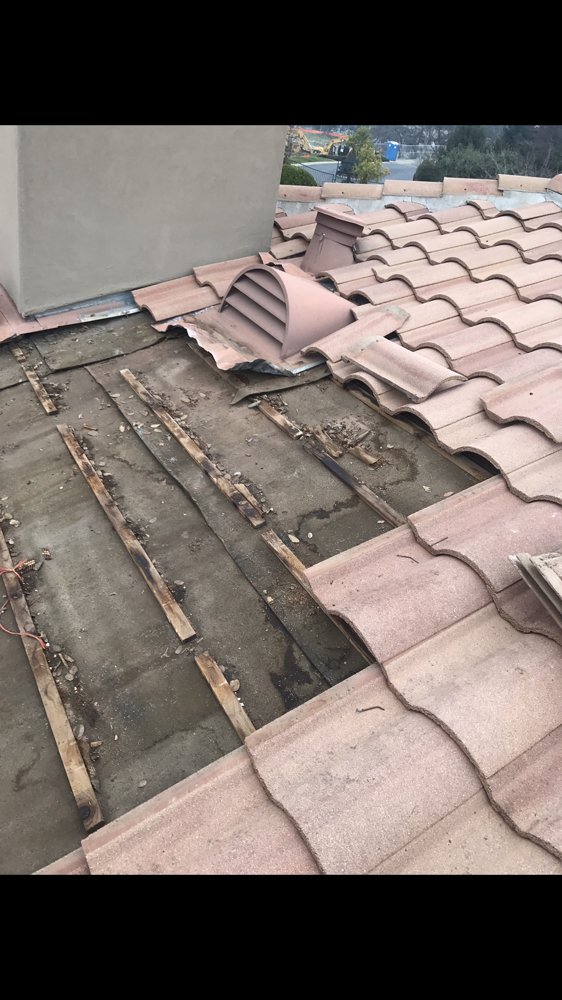 Slide of Alvaro's Roofing