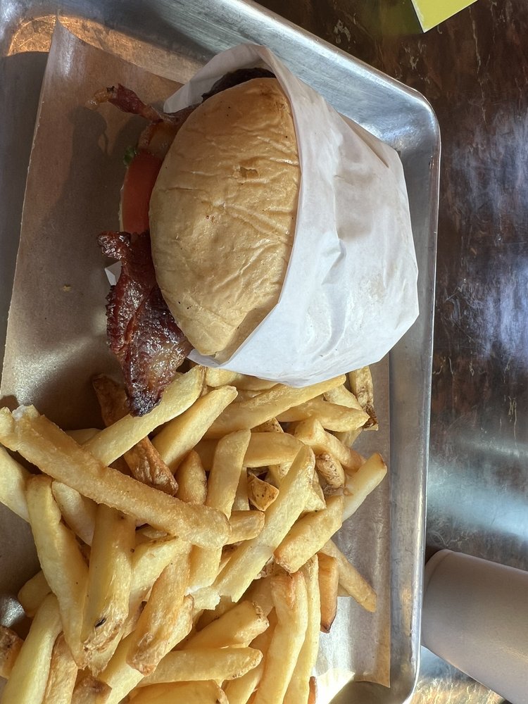 BOONDOCKS Updated September 2024 37 Reviews 2027 S Bridge St