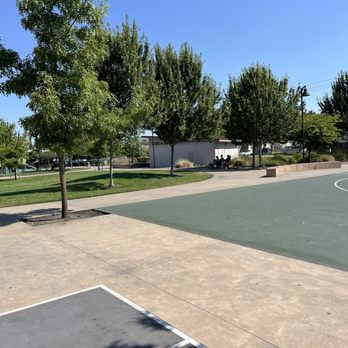 Siempre Verde Park - Parks Near Me - San Leandro, California