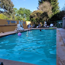 Pool no lifeguard 5ft max Pool no lifeguard 5ft max