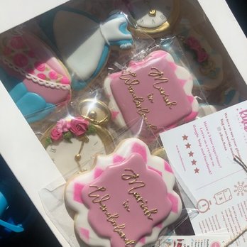 RueBea’s - Custom made Alice and Wonderland cookies. BEAUTIFUL - Desserts Near Me RueBea’s - Custom made Alice and Wonderland cookies. BEAUTIFUL - Desserts Near Me