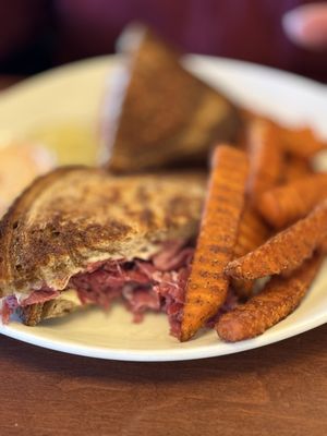 Simon's Restaurant by null