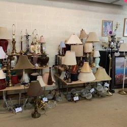 Arukah House - Lamps, beautiful artwork, formal lighting