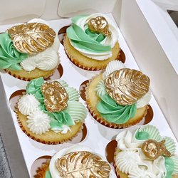Bold Sugar Bakery - Vanilla safari themed cupcakes