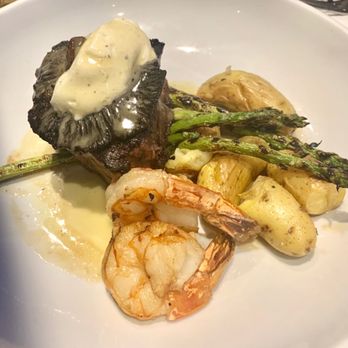 Andiamo Gate A-30 - Filet, shrimp, asparagus,potatoes - Italian Near Me - Romulus, Michigan