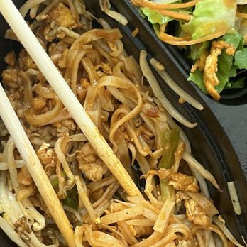 Tamarind Thai Restaurant - Pad Thai that was supposed to have no bean sprouts. - Thai Near Me - La Mesa, California