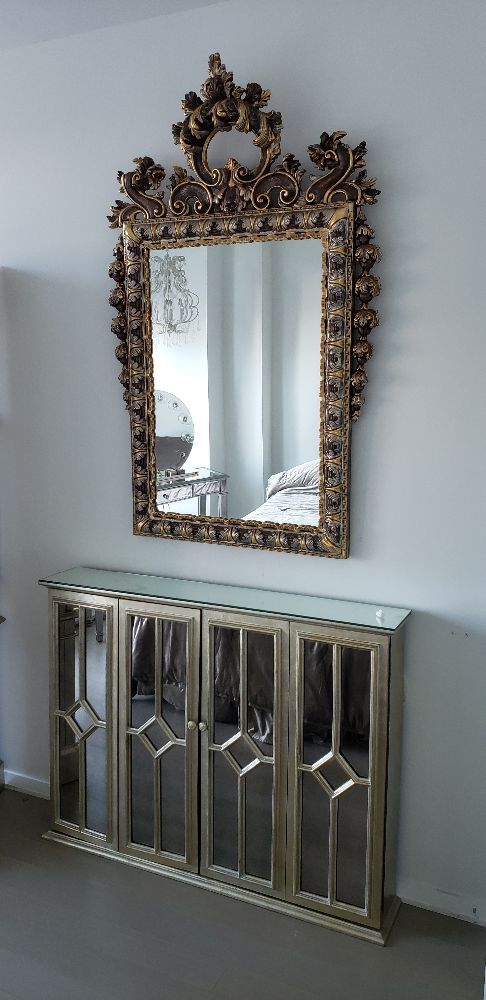 Slide of N&N Golden Hands