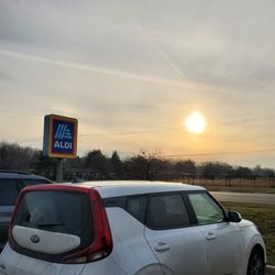 ALDI - Great Sunshine Rays here at Aldi with a Spring like temperature of 50! 2/8/2023