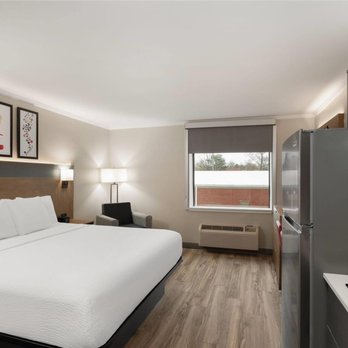 La Quinta by Wyndham Jackson - Guest room - Hotels Near Me - Jackson, Tennessee La Quinta by Wyndham Jackson - Guest room - Hotels Near Me - Jackson, Tennessee
