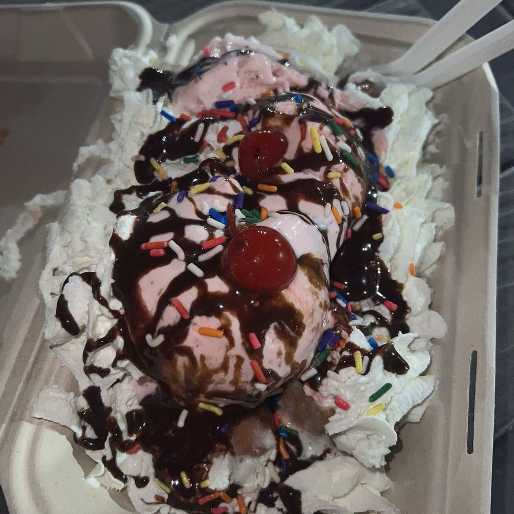 Aloha Sweets - Malasada sundae - Food Trucks Near Me - Lahaina, Hawaii Aloha Sweets - Malasada sundae - Food Trucks Near Me - Lahaina, Hawaii