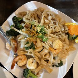 Thai Garden Restaurant & Lounge - Pad See Ew