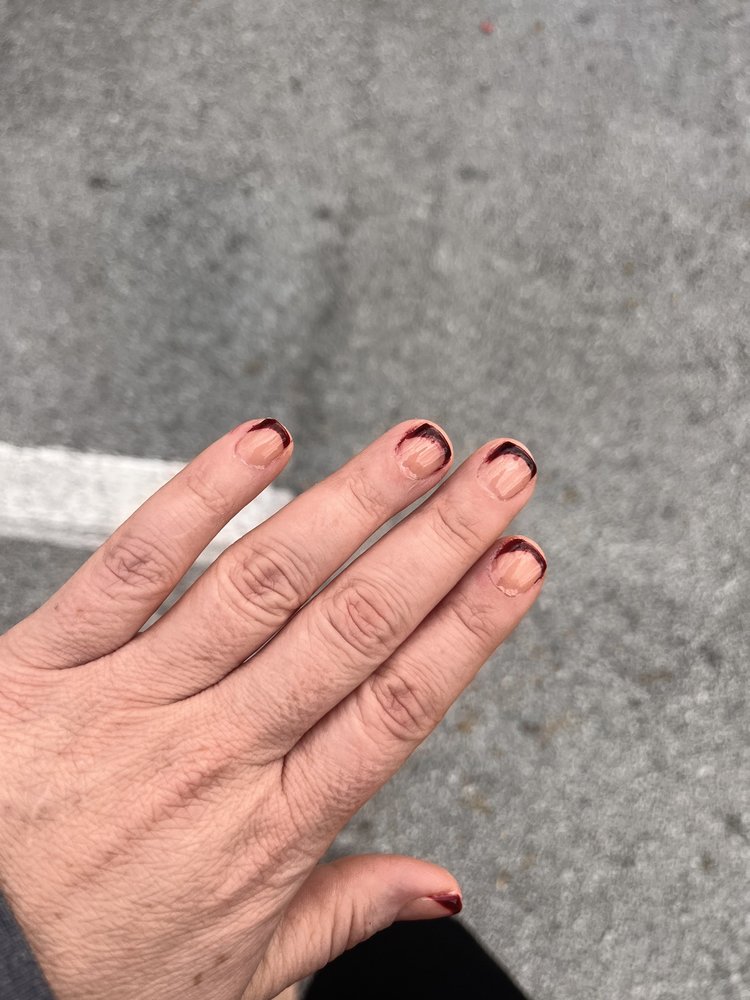Lees Nails And Spa Logo