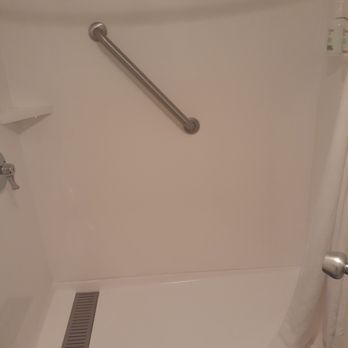 Ramada by Wyndham Torrance - Shower - Hotels Near Me - Torrance, California