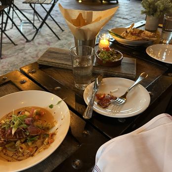 Refinery Rooftop - Tuna, guacamole and hummus appetizers - Lounges Near Me - New York, New York