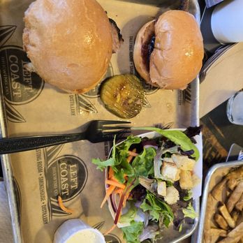 Left Coast Brewing - Brisket sliders with side salad - Barbeque Near Me - Irvine, California Left Coast Brewing - Brisket sliders with side salad - Barbeque Near Me - Irvine, California