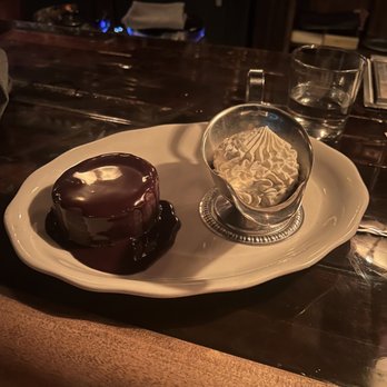 Armitage Alehouse - Chocolate cake - Pubs Near Me - Chicago, Illinois Armitage Alehouse - Chocolate cake - Pubs Near Me - Chicago, Illinois