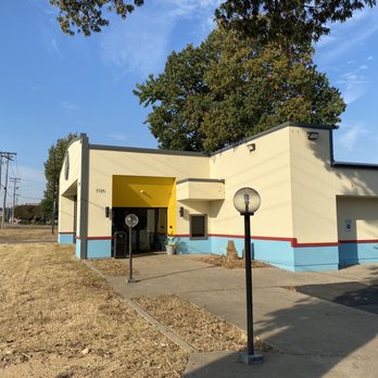 Mercado El Valle - a building with a parking meter in front of it - Grocery Near Me - North Little Rock, Arkansas