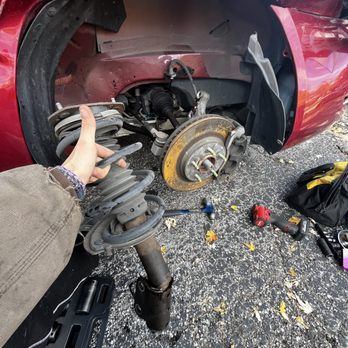 Street Side Mobile Mechanic - Shocks - Auto Repair Near Me - Greenwood, Indiana Street Side Mobile Mechanic - Shocks - Auto Repair Near Me - Greenwood, Indiana