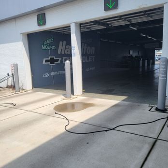 Hamilton Chevrolet - Entrance to service center - Car Dealers Near Me - Warren, Michigan