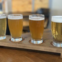 Clear Creek Cidery & Eatery - Craft flights