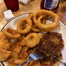 Blackened chicken breast with Brick Chips and Onion rings Blackened chicken breast with Brick Chips and Onion rings