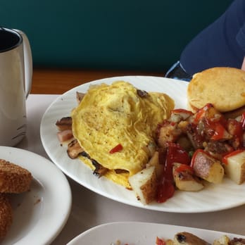 Brody's Diner - Omelette with home fries,  crab cakes, coffee and oj. - Breakfast & Brunch Near Me - Shrewsbury, Massachusetts