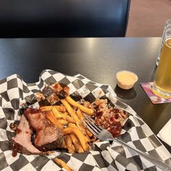 BBQ4LIFE - 2 Meat Platter Pulled Pork, Tri Tip and Fries