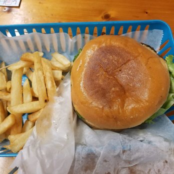 Crossvine Market - Cheeseburger and fries - Grocery Near Me - Waelder, Texas