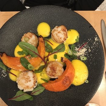 Esttia - Seared scallops, roasted pumpkin, pumpkin purée. - Modern European Near Me - Paris, 75