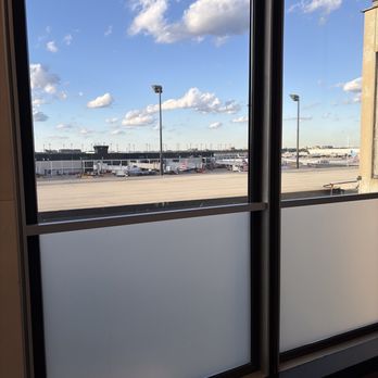 Admirals Club - Concourse H/K - Airport Lounges Near Me - Chicago, Illinois Admirals Club - Concourse H/K - Airport Lounges Near Me - Chicago, Illinois