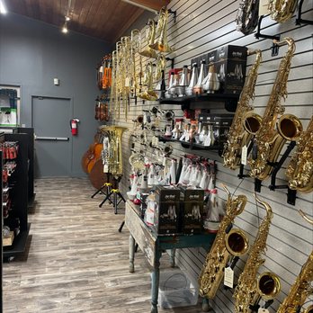 Beacock Music - Guitar Stores Near Me - Albany, Oregon