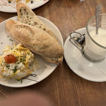 La Rollerie - English breakfast + cafe con leche - Breakfast & Brunch Near Me - Madrid, M La Rollerie - English breakfast + cafe con leche - Breakfast & Brunch Near Me - Madrid, M