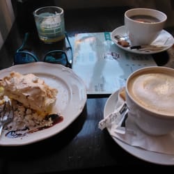 Tu Lis Ma Nore Cafe