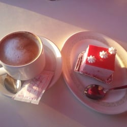 La Dulce Alianza - Rico descafeinado con mousse de fresa.