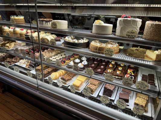 Martha's Vineyard Fine Wine & Gourmet Grocery by null