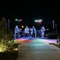 Toca Madera Winery - @The Box was a very diverse, quality band. Hope is awesome .  She is a wonderful singer!