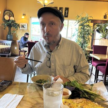 Pho Aroma - Hubby with his mouth full - Vietnamese Near Me - Seattle, Washington Pho Aroma - Hubby with his mouth full - Vietnamese Near Me - Seattle, Washington