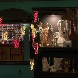Easy Street Lounge - Funky art