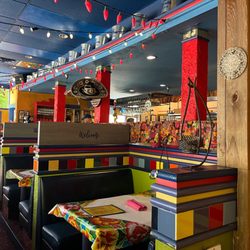 Santiago's Cafe - Interior and bar