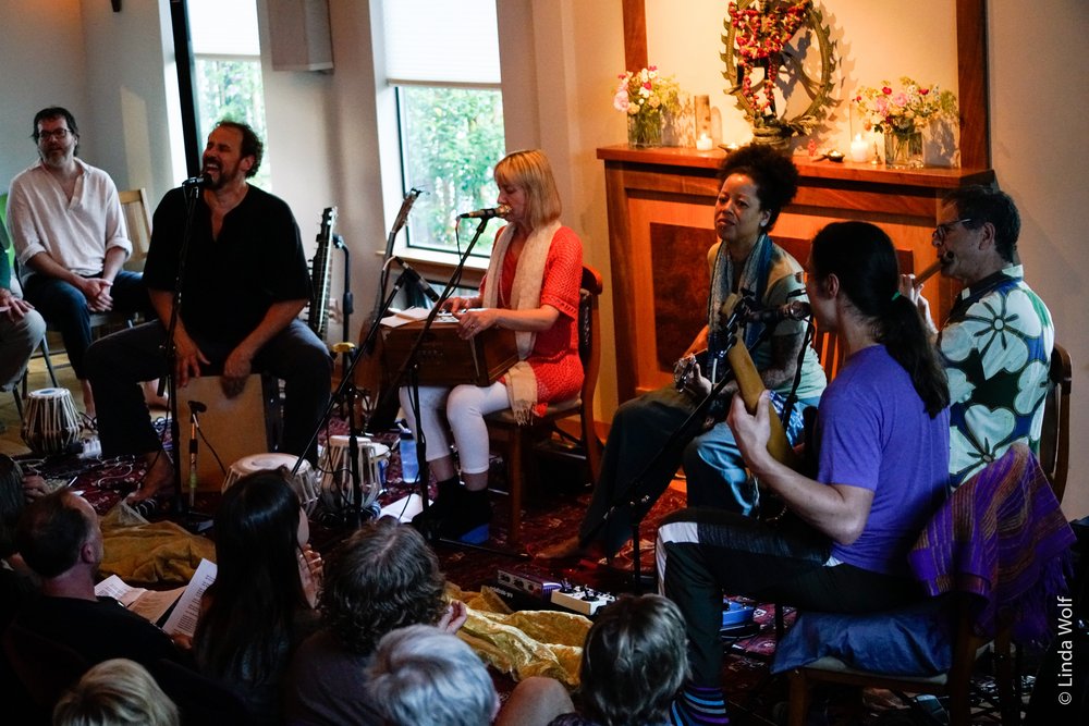 The Dayaalu Center Logo