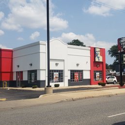 This is actually a very good KFC on Archer Ave in the Garfield Ridge neighborhood of Chicago