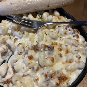 Pete's Place - Baked Mac and Cheese - New American Near Me - Taylor, Michigan