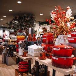 Olivelle - The Art of Flavor - Carrying Le Creuset
