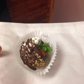 Glamour Sweets - Ricky road strawberry! Amazing!! - Desserts Near Me - El Paso, Texas
