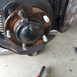 Luna's Tire Shop - Mechanic service