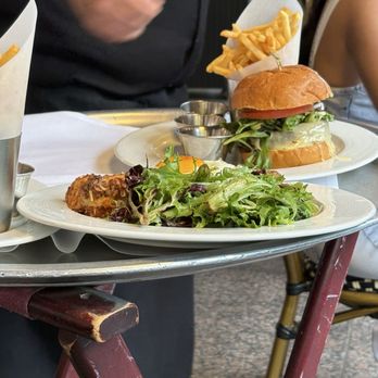 Le District - Market District - Le District Classic Burger - French Near Me - New York, New York Le District - Market District - Le District Classic Burger - French Near Me - New York, New York