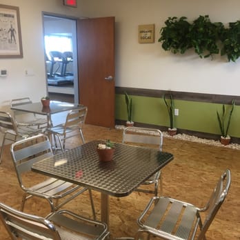 Valley Fitness - Snack shop eating area - Gyms Near Me - Sun Valley, California